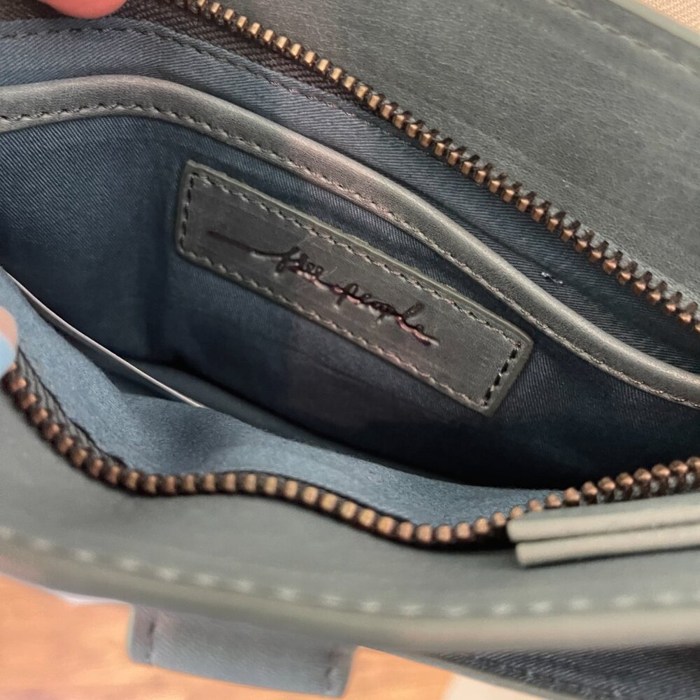 Free People Alley Leather Wallet in Lagoon NWOT - Picture 13 of 15